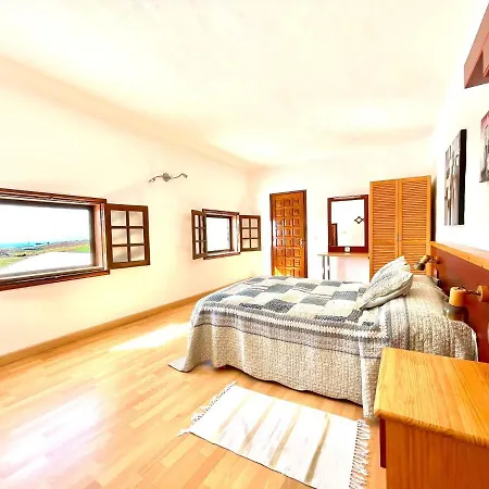 Villa Casa Rural Con Piscina, Wifi Y Estupenda Vistas A Volcan, Lanzarote *